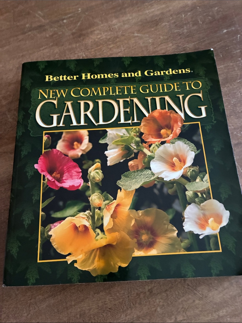 Better Homes and Gardens Gardening Guide - Green Cover with Multicolor Flowers